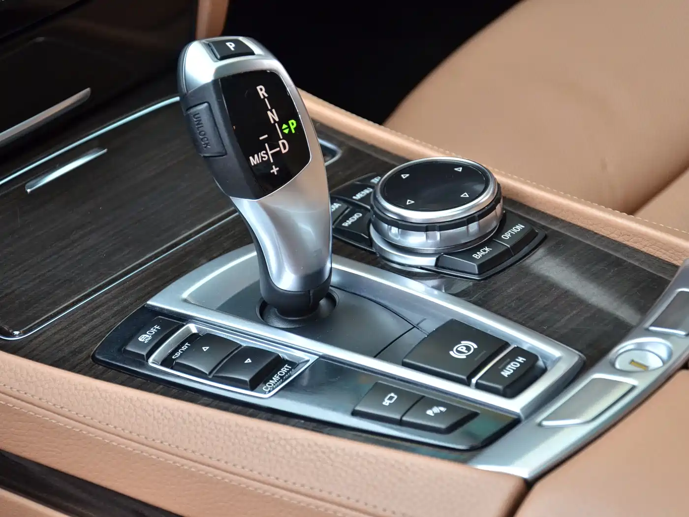 BMW 7 Series 2013 Model 730Li Luxury фото 24