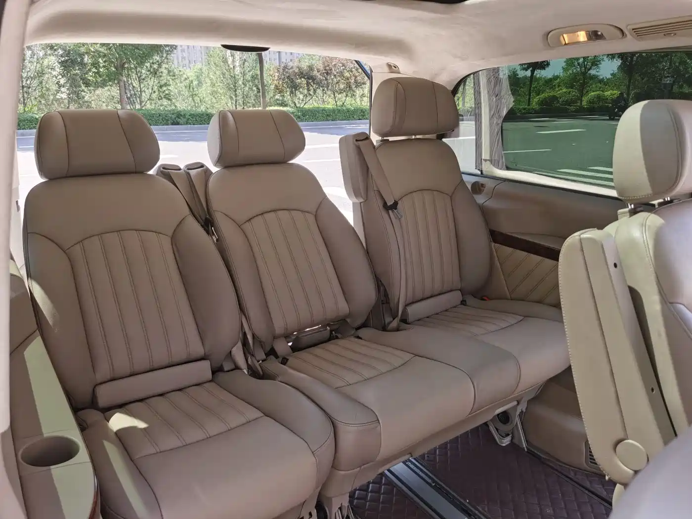 Mercedes-Benz Viano 2013 Model 3.0L Navigation Edition фото 21