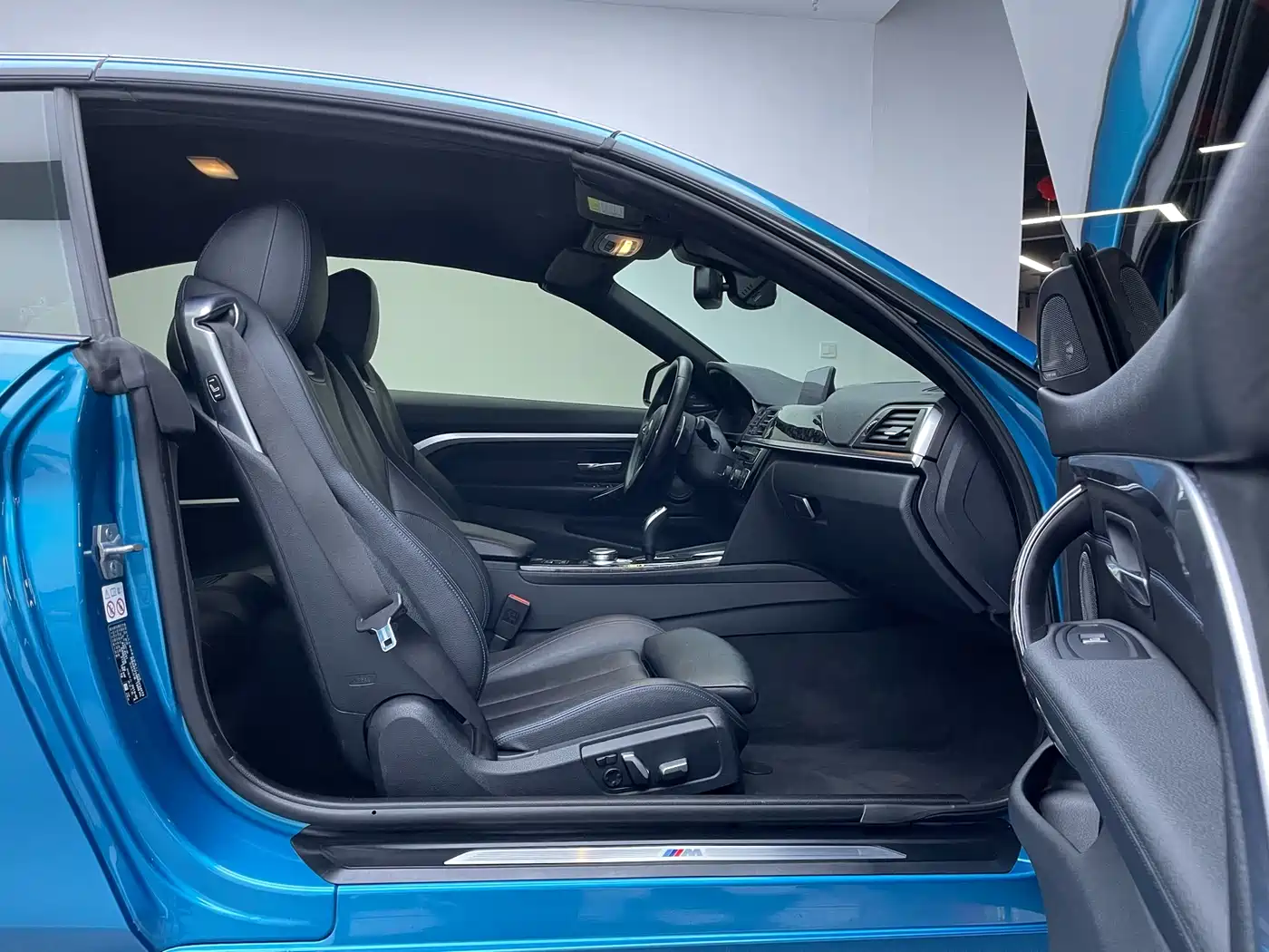 BMW 4 Series 2019 430i Convertible M Sport Shadow Edition фото 7