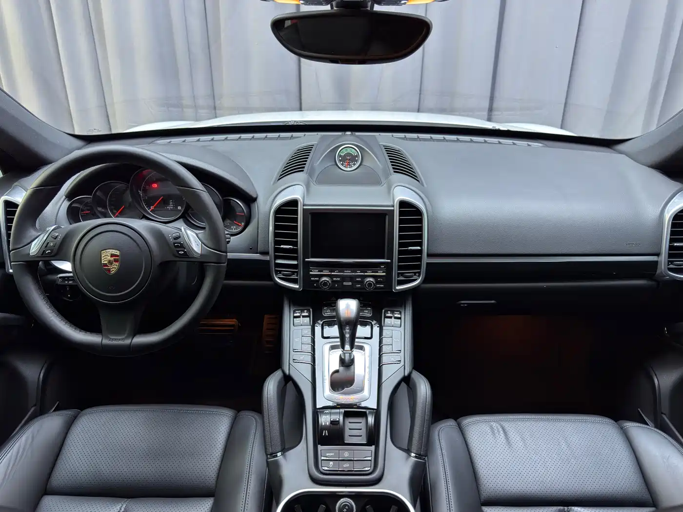 Photo 8 - Porsche Cayenne