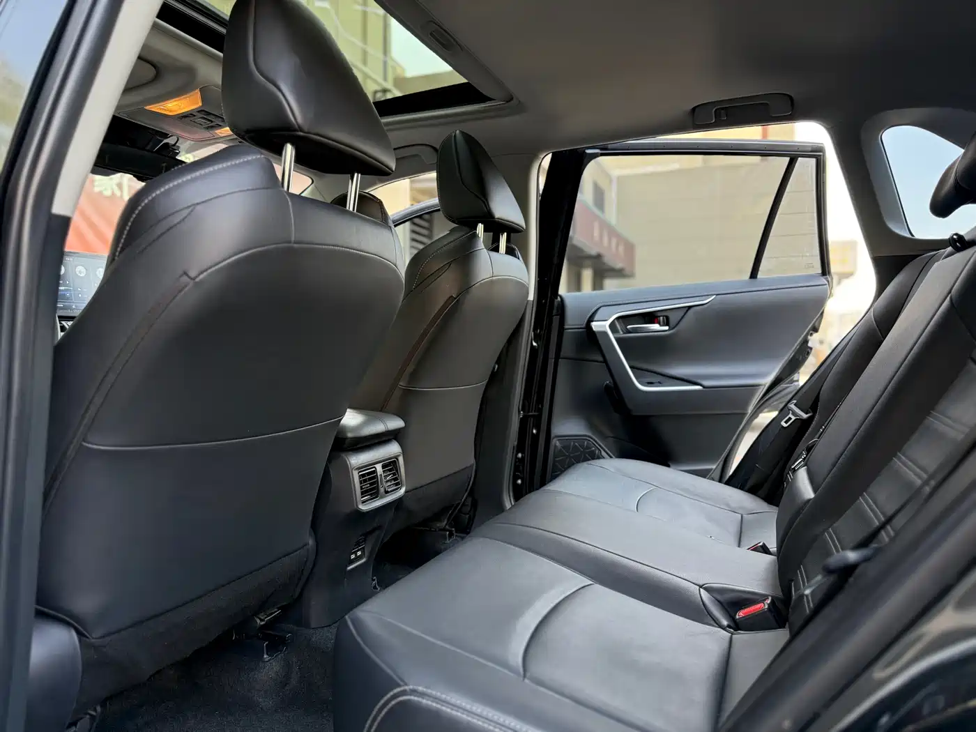 Toyota Wildlander 2021 2.0L CVT 2WD Luxury Edition фото 6