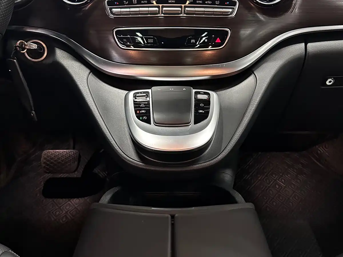 Mercedes-Benz V-Class 2020 V 260 Navigator Edition фото 13