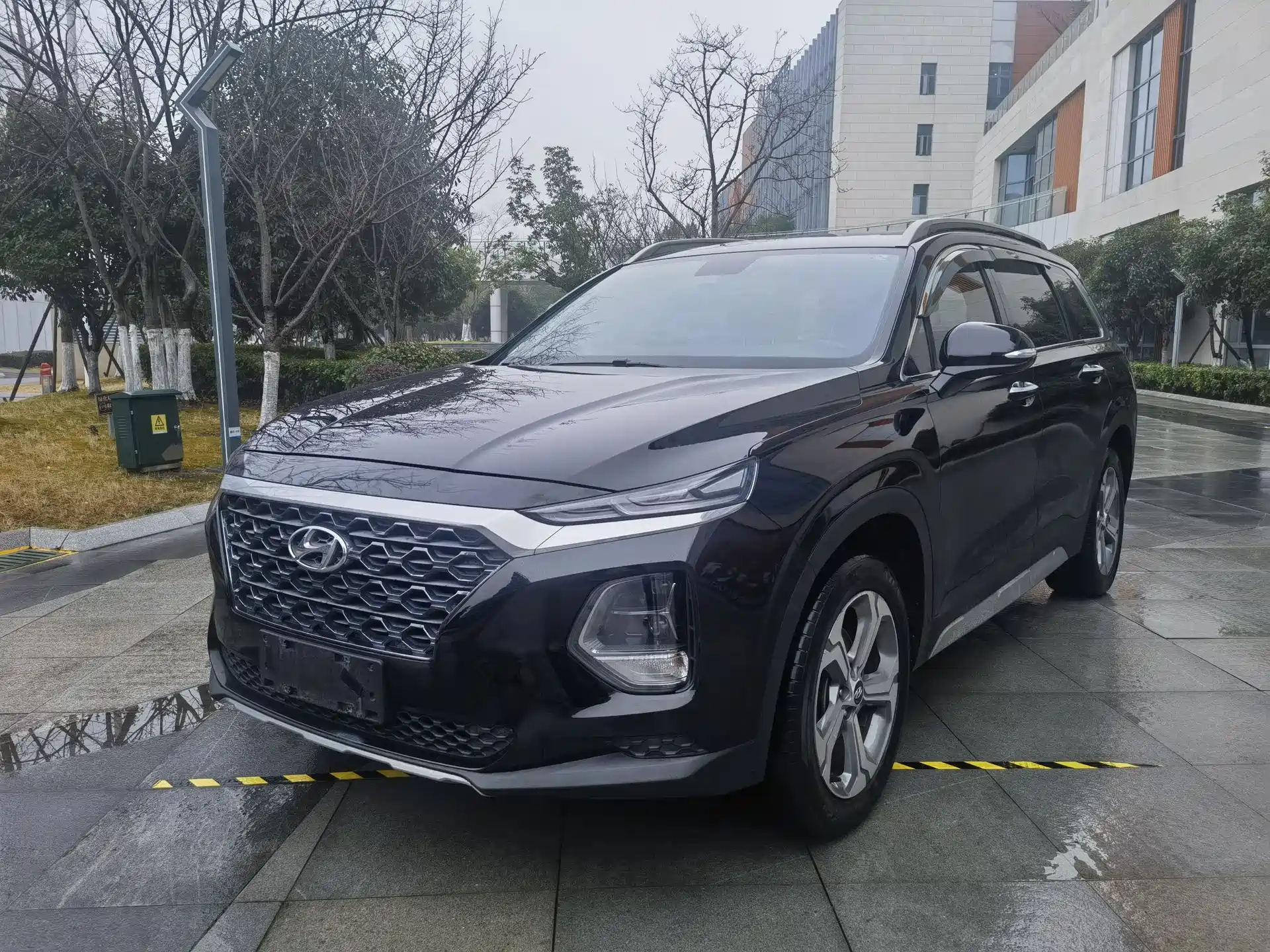 Photo 1 - Hyundai Santa Fe