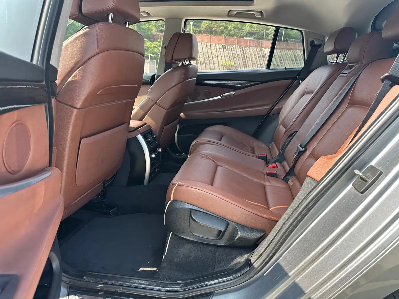 BMW 5 Series GT 2011 535i Elegance фото 14