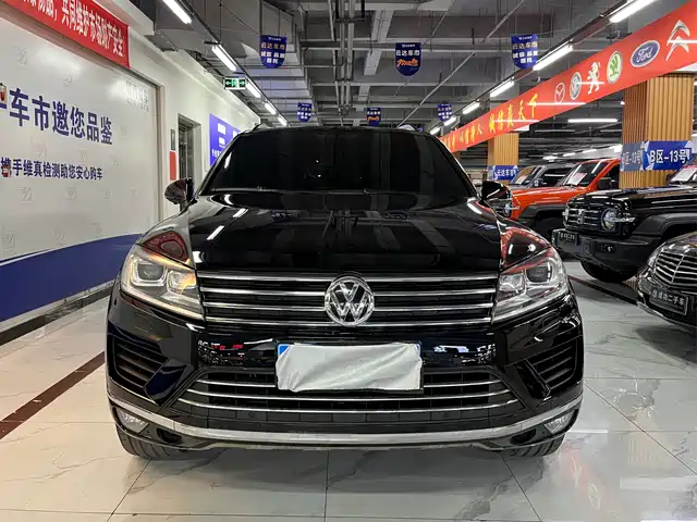 VOLKSWAGEN TOUAREG