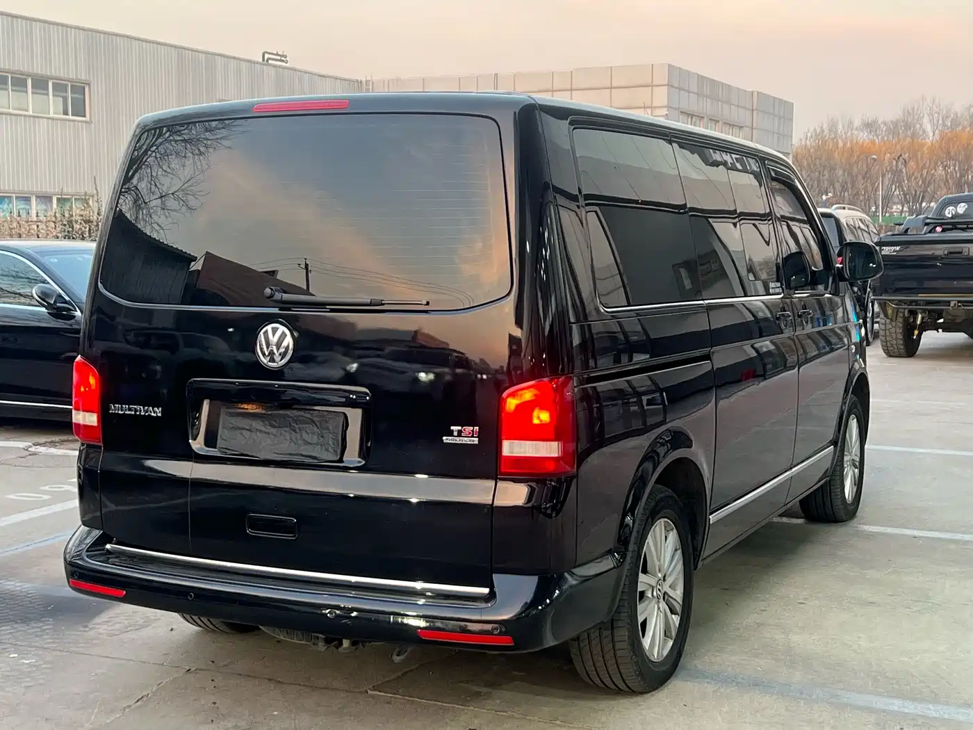 Volkswagen Multivan 2015 2.0TSI AWD 65th Anniversary Limited Edition фото 5