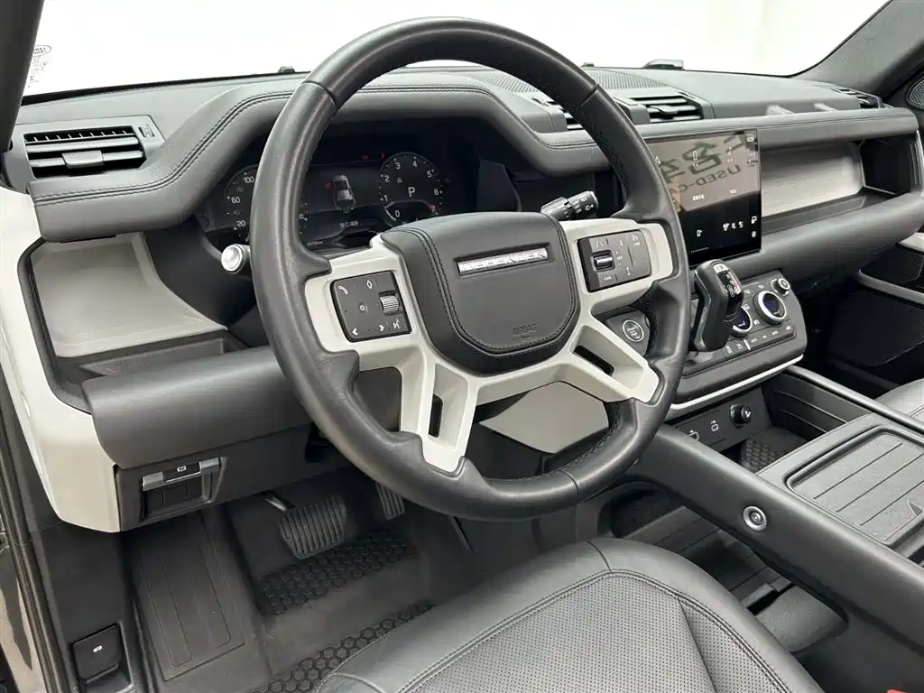 Land Rover Defender 2023 Model 110 3.0T P400 Dark Special Edition фото 11
