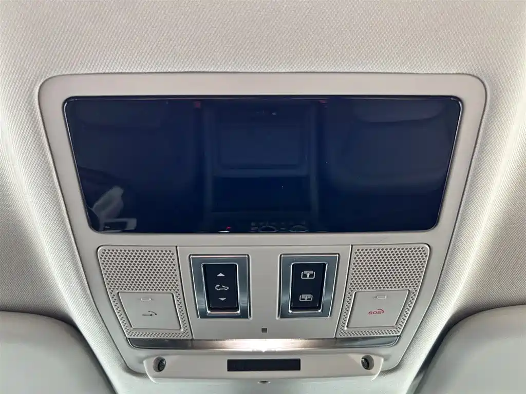 Land Rover Defender 2023 Model 110 3.0T P400 Dark Special Edition фото 20