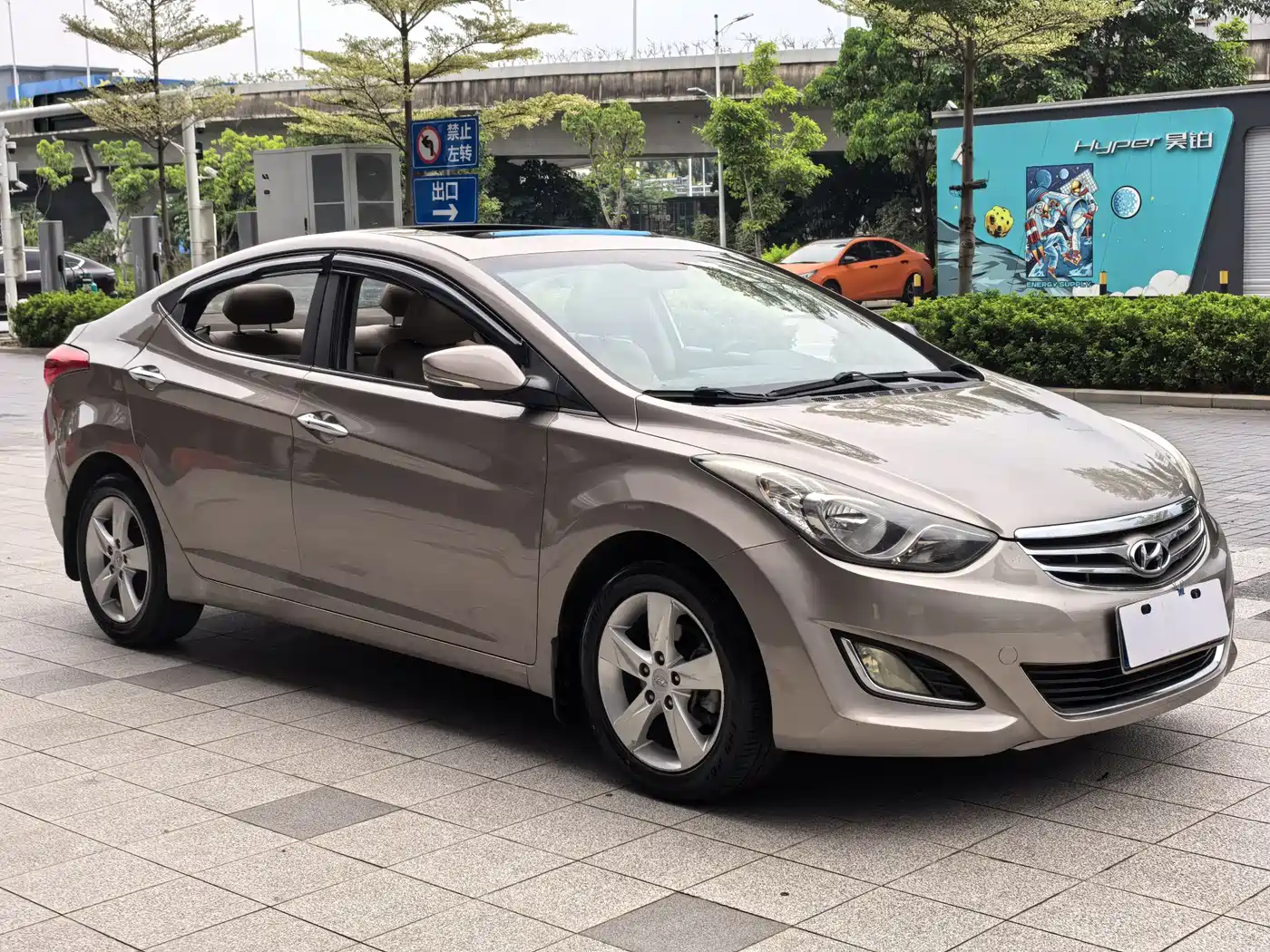 Hyundai Langdong 2013 1.6L Automatic Leading фото 3
