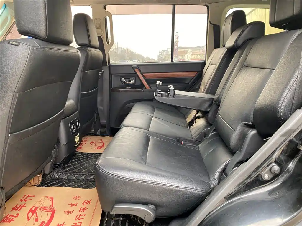 Mitsubishi Pajero (Import) 2016 3.0L Automatic Premium (China V) фото 14
