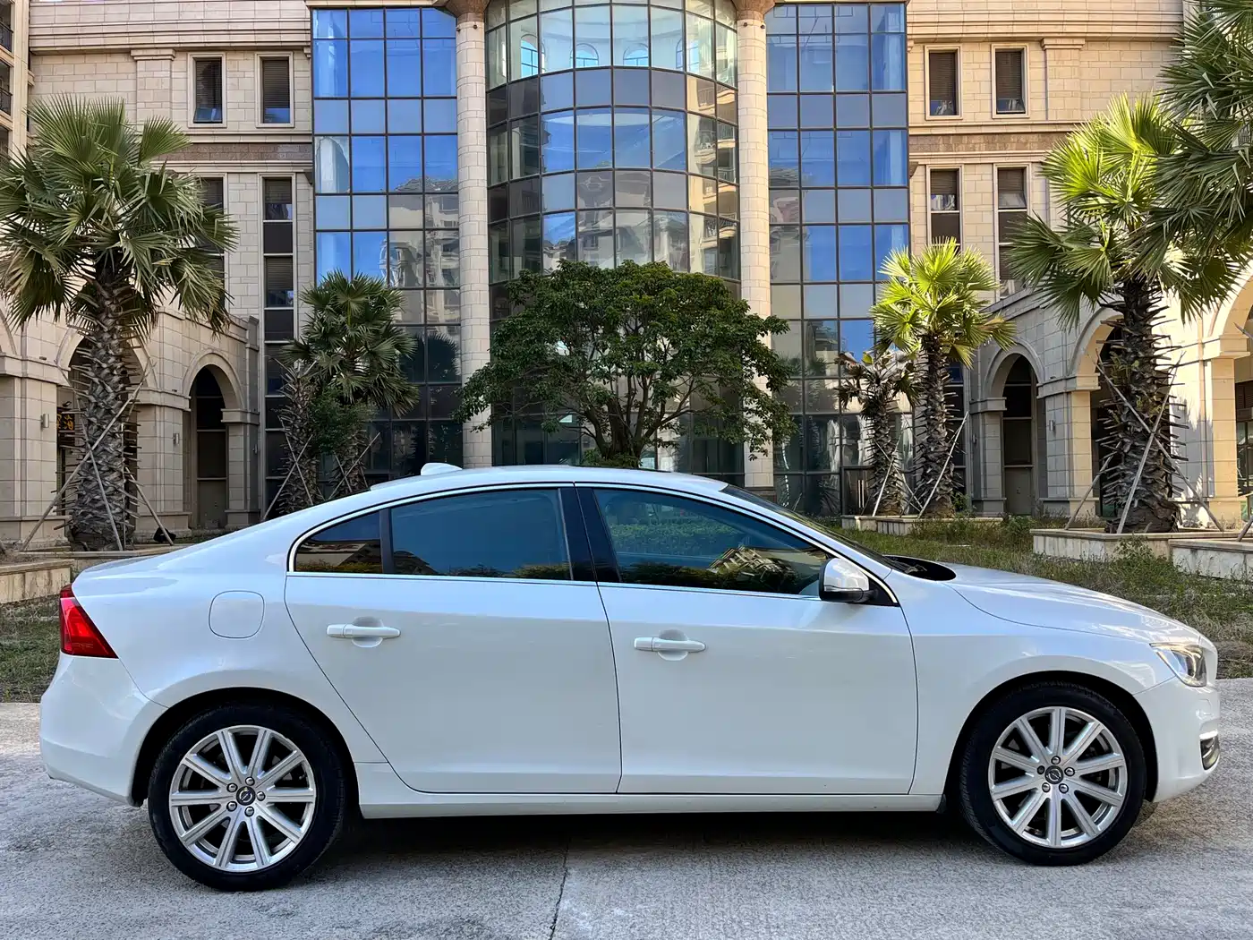 Volvo S60 Plug-in Hybrid 2015 2015 S60L E-Drive Hybrid T6 Intelligent Edition