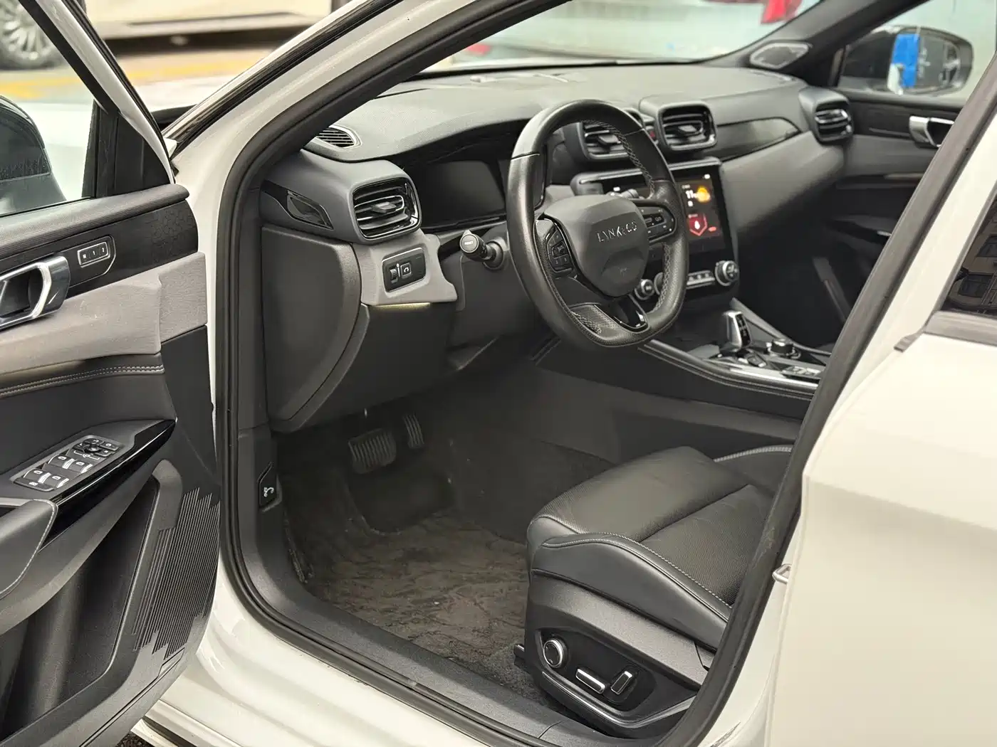 LYNK & CO. 02 HATCHBACK