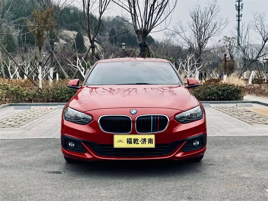 BMW 1 Series 2018 118i Fashion Edition фото 3