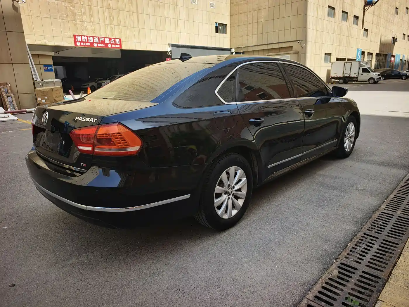 Volkswagen Passat 2014 1.8TSI DSG Luxury Edition фото 8