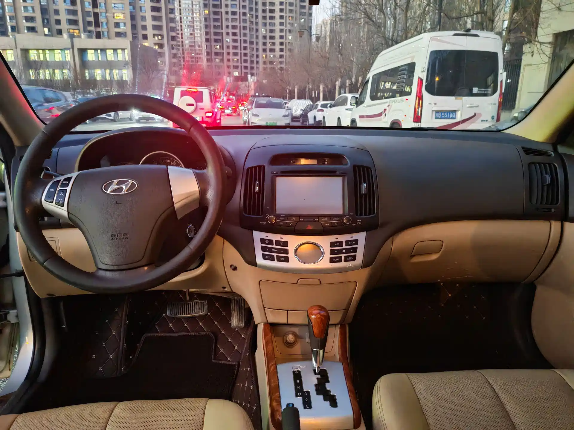 Фото 13 - Hyundai Elantra
