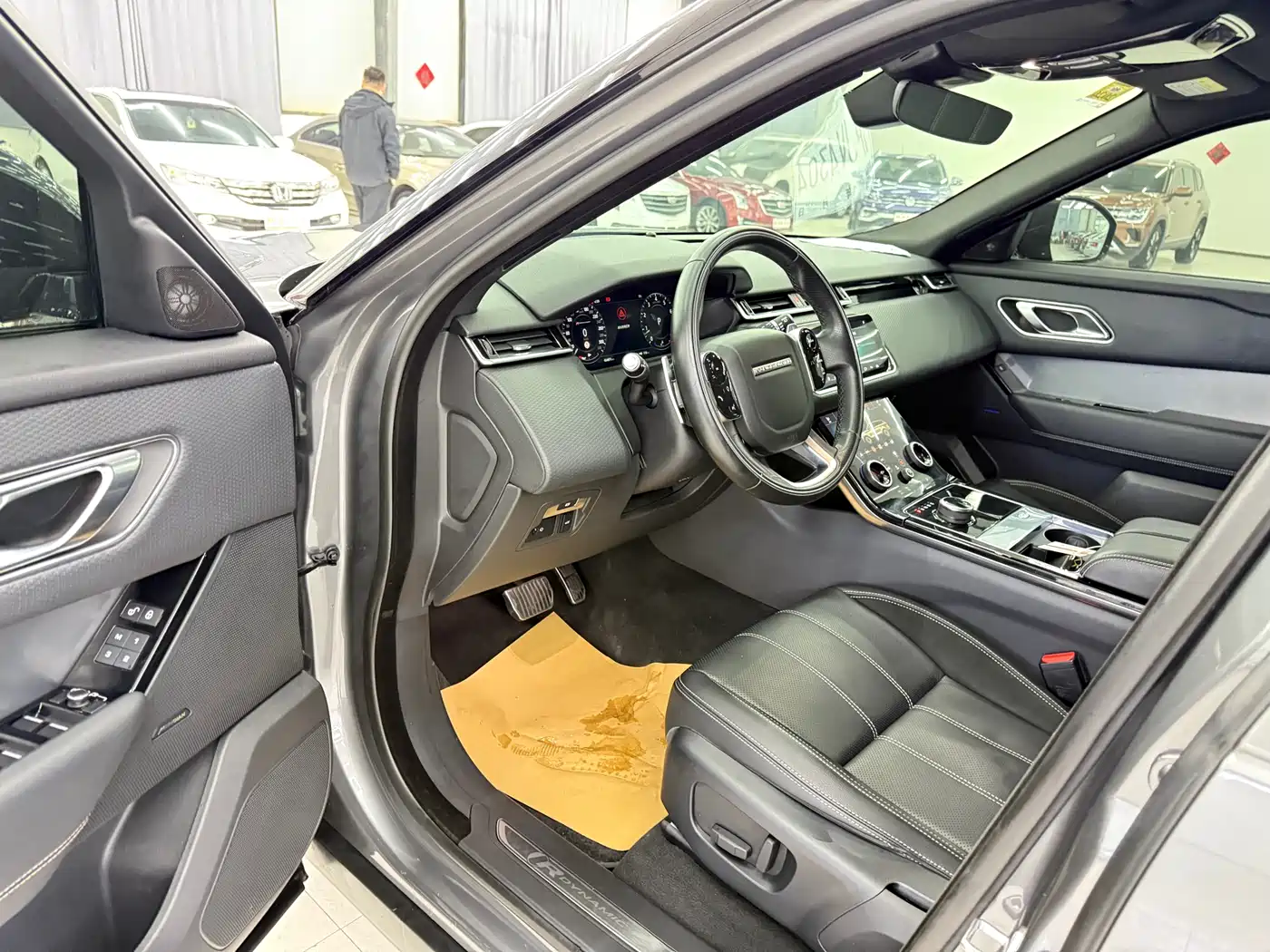 Land Rover Range Rover Velar 2018 P300 R-DYNAMIC S фото 4