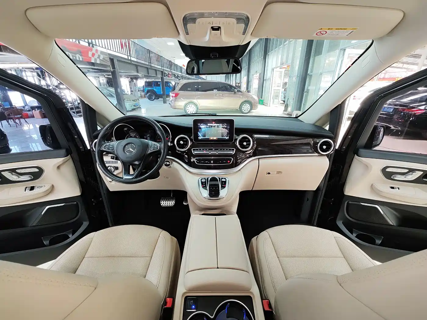 Mercedes-Benz V-Class 2018 V 260 L Premium Long Wheelbase Edition China VI фото 7