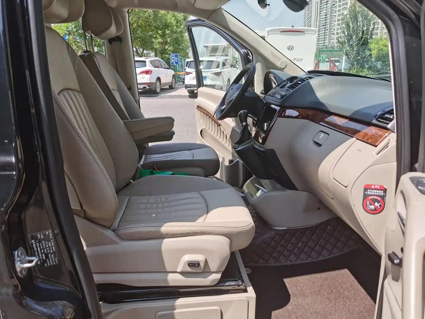 Mercedes-Benz Viano 2013 Model 3.0L Navigation Edition фото 22