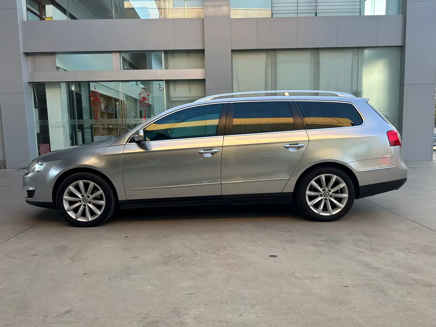 Volkswagen Passat 2011 2.0T Wagon Luxury фото 5
