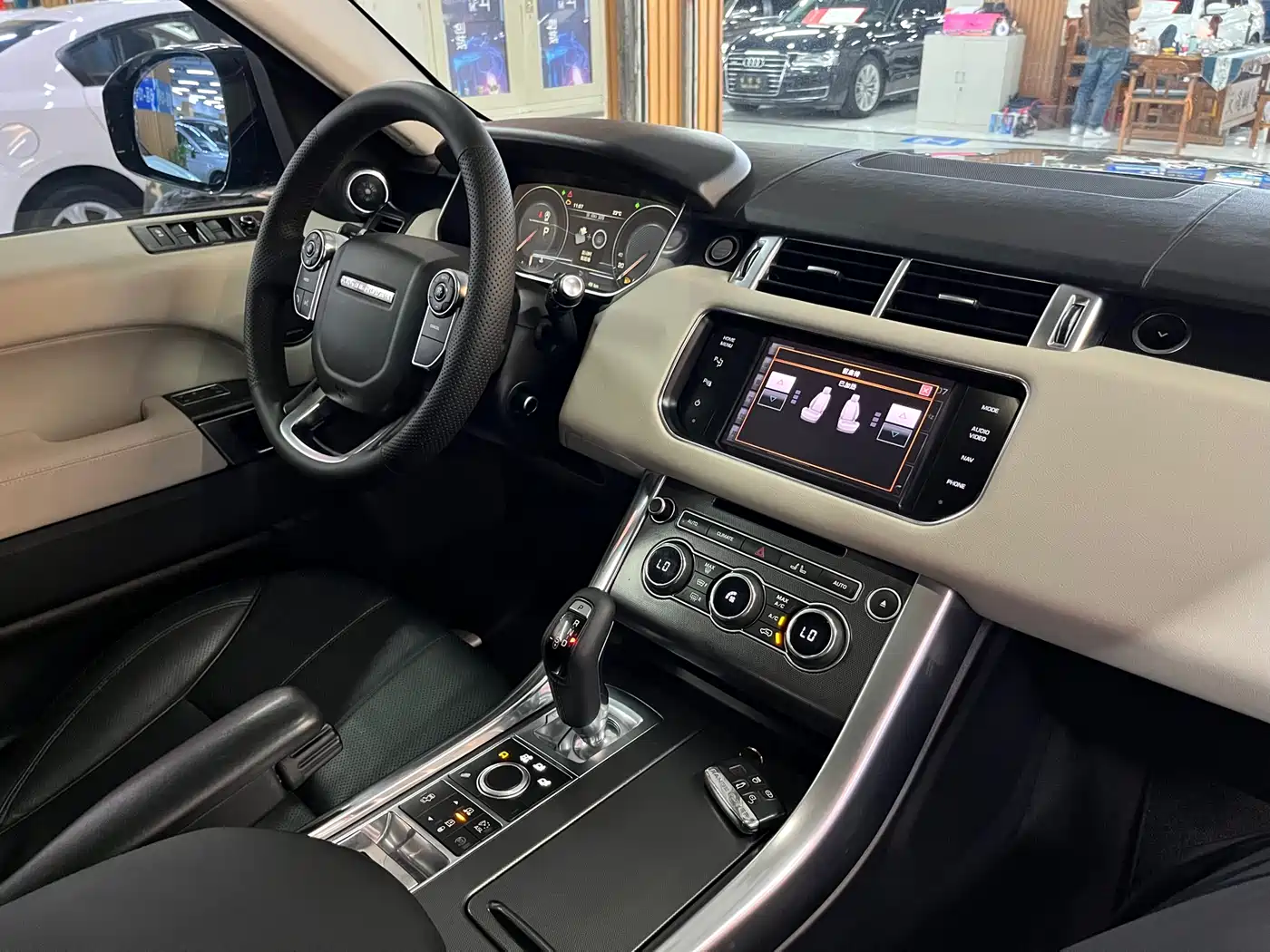 Land Rover Range Rover Sport 2014 3.0 SC V6 HSE DYNAMIC фото 16