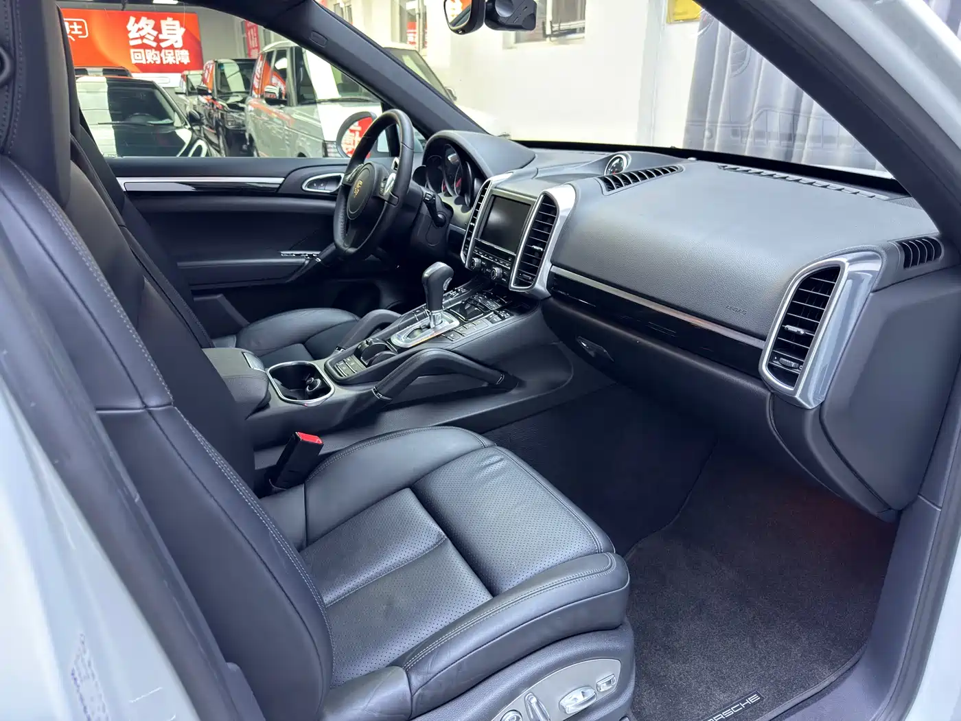 Photo 16 - Porsche Cayenne
