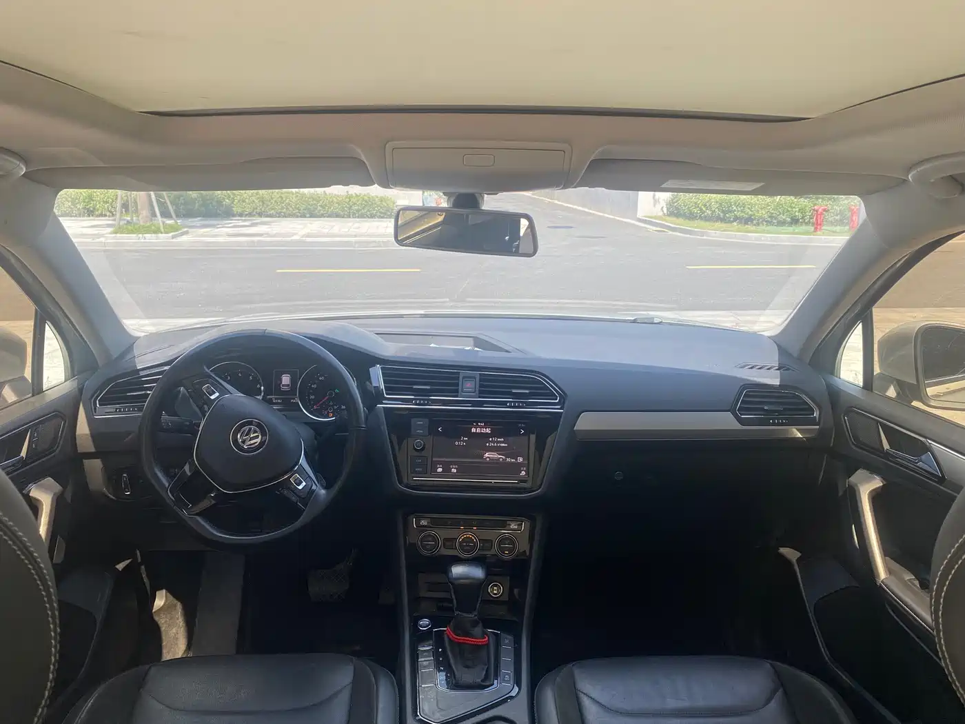 Volkswagen Tiguan L 2019 330TSI Automatic 2WD Panorama Comfort Edition China VI фото 14