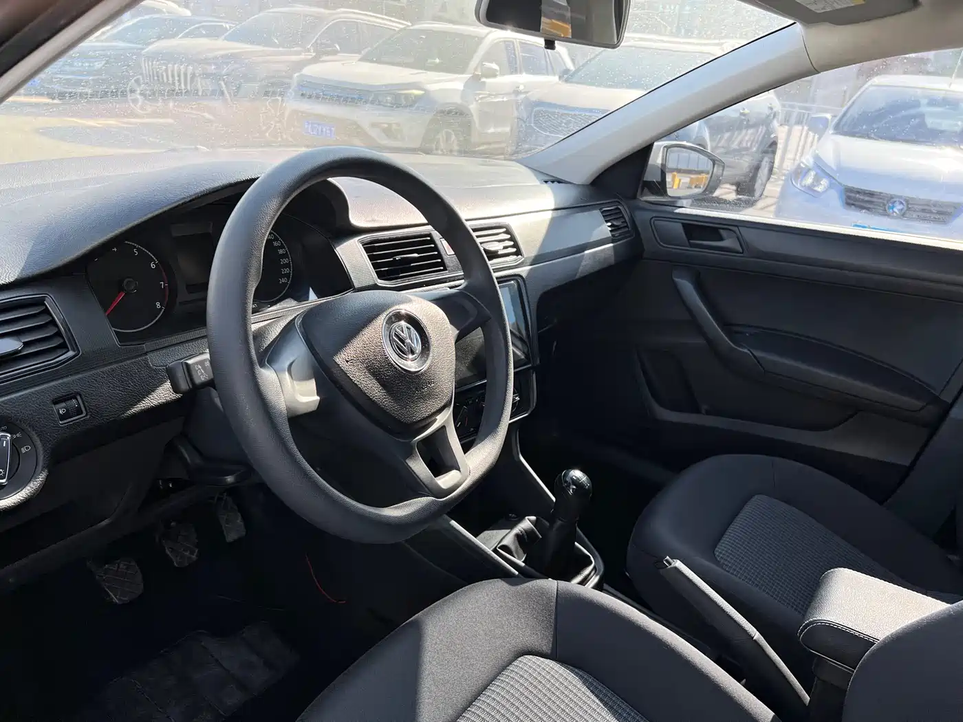 Volkswagen Santana 2016 1.6L Manual Trend Edition фото 4