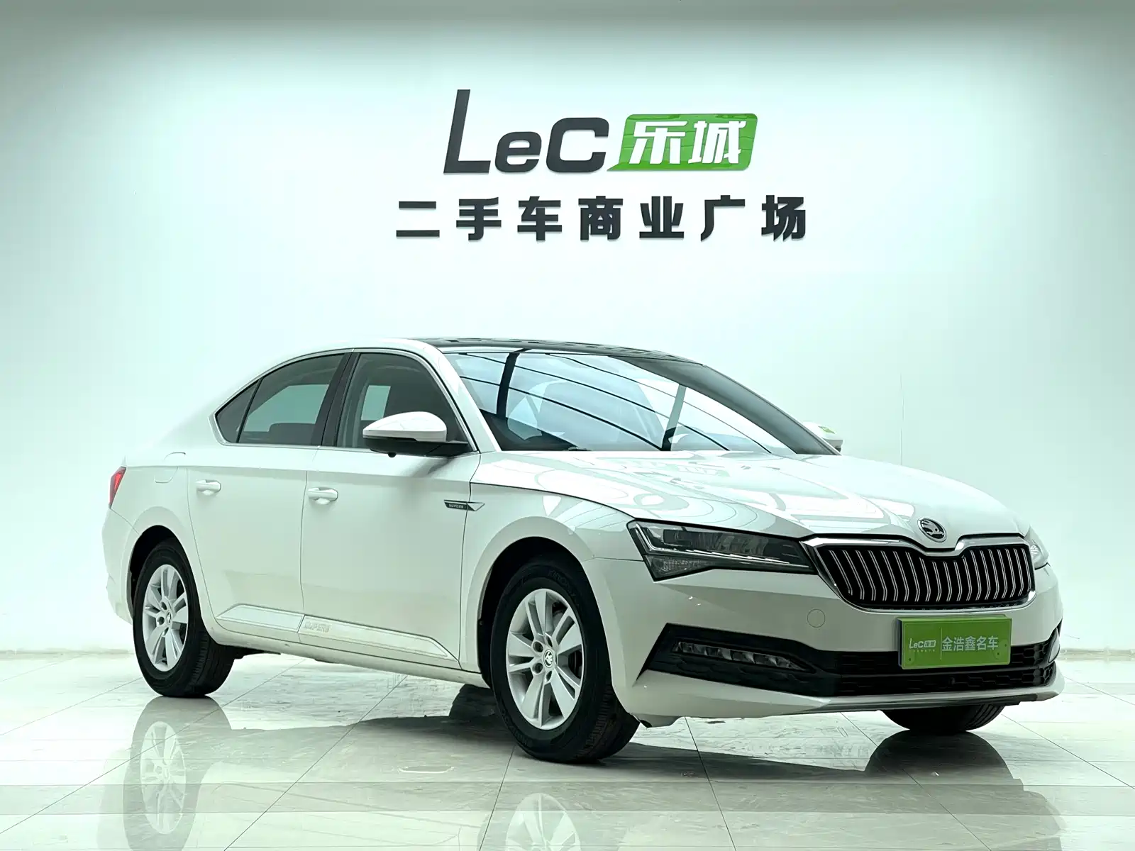 Фото 3 - Škoda Superb