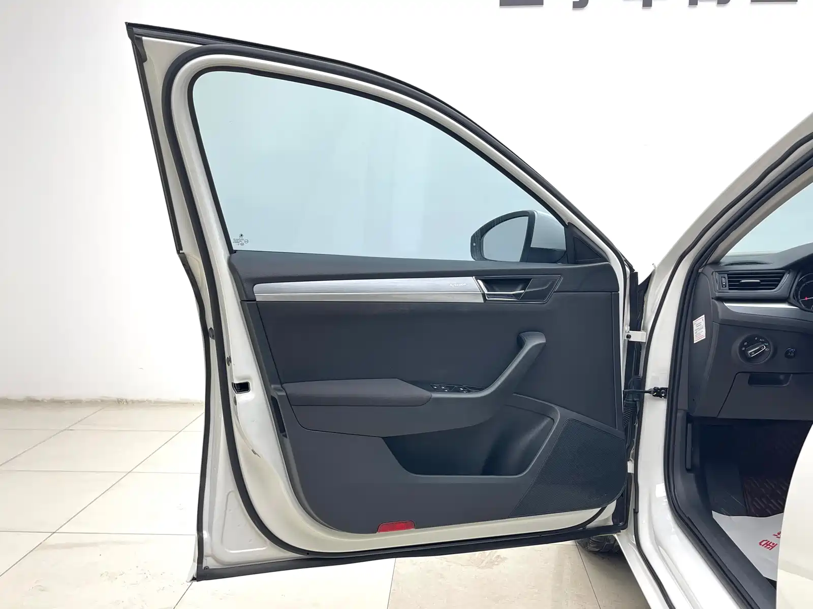 Фото 4 - Škoda Superb