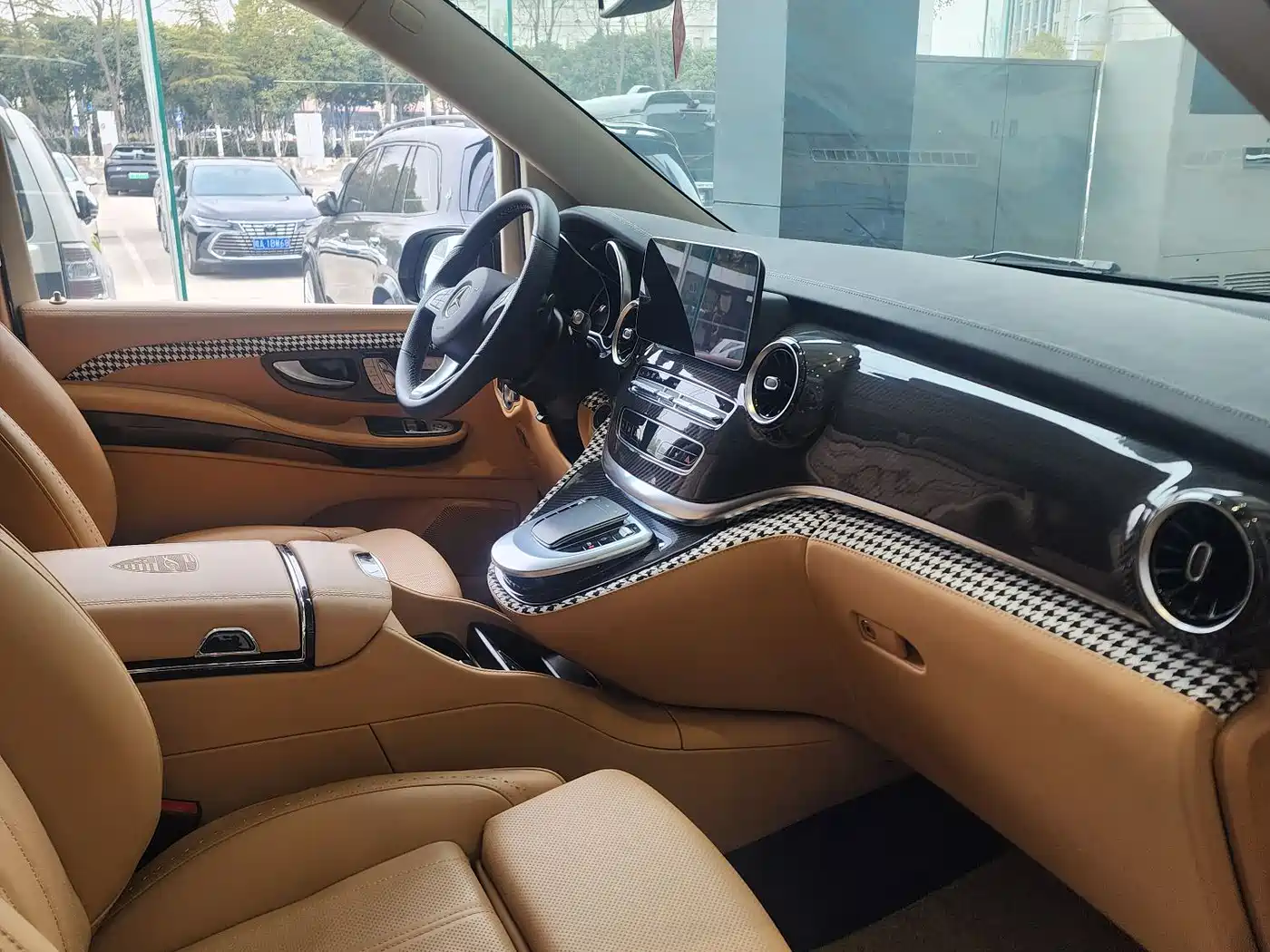 Mercedes-Benz V-Class 2022 V 260 L Long Wheelbase Prestige Edition фото 7