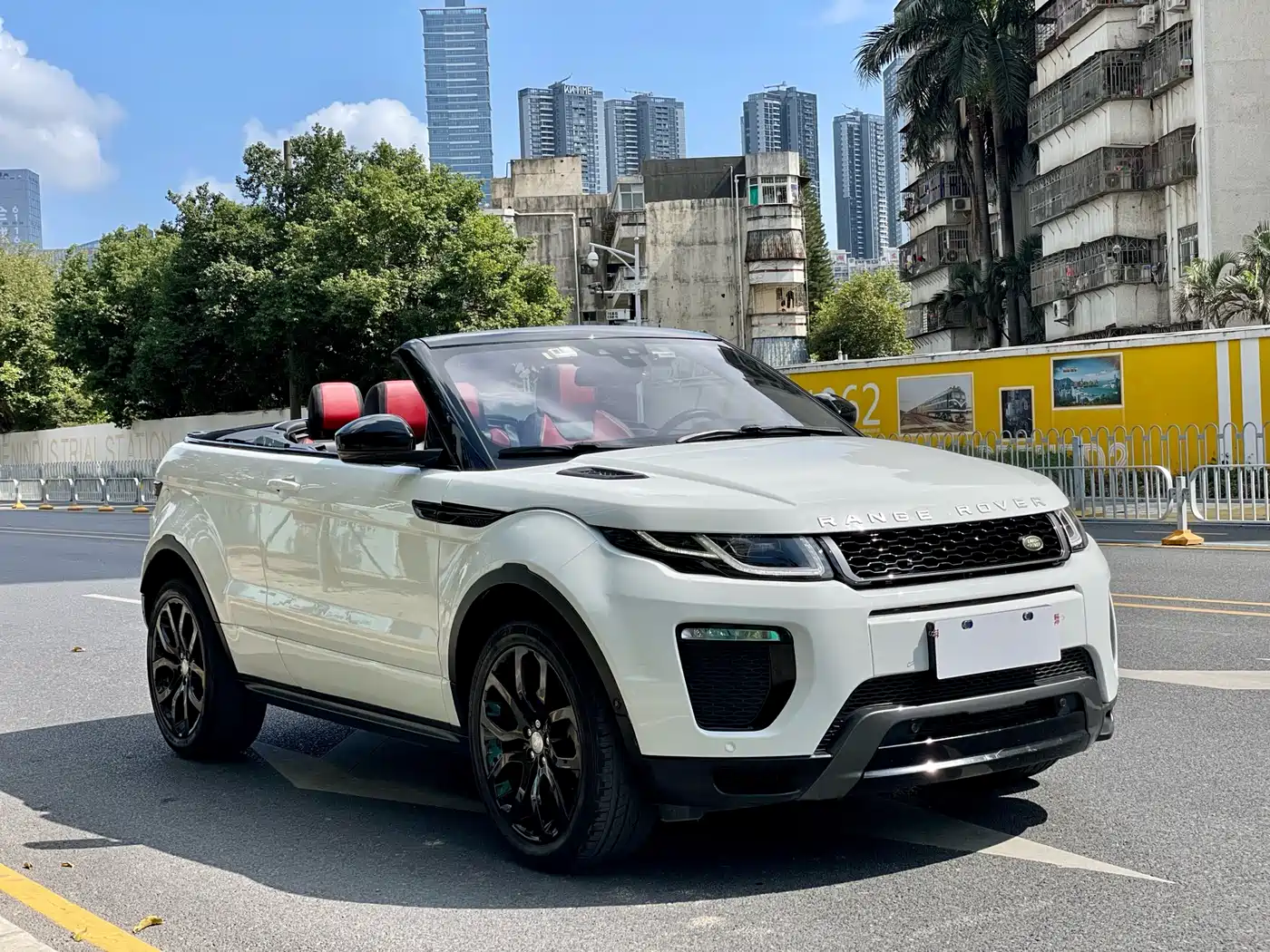 Land Rover Range Rover Evoque (Import) 2017 2.0T Convertible фото 3