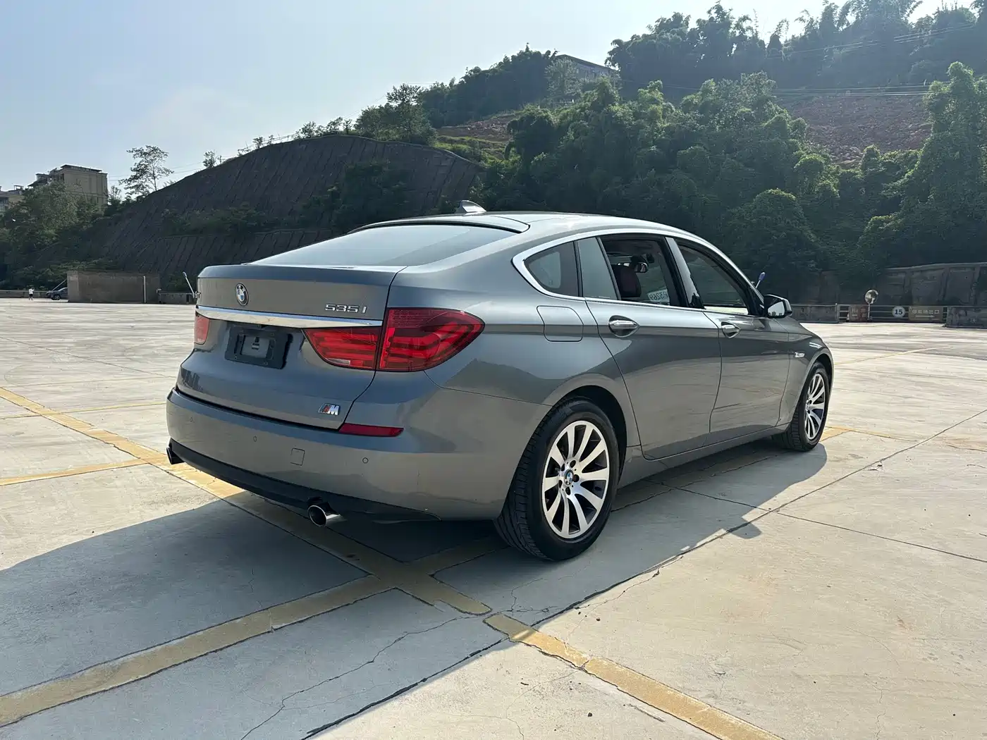 BMW 5 Series GT 2011 535i Elegance фото 4