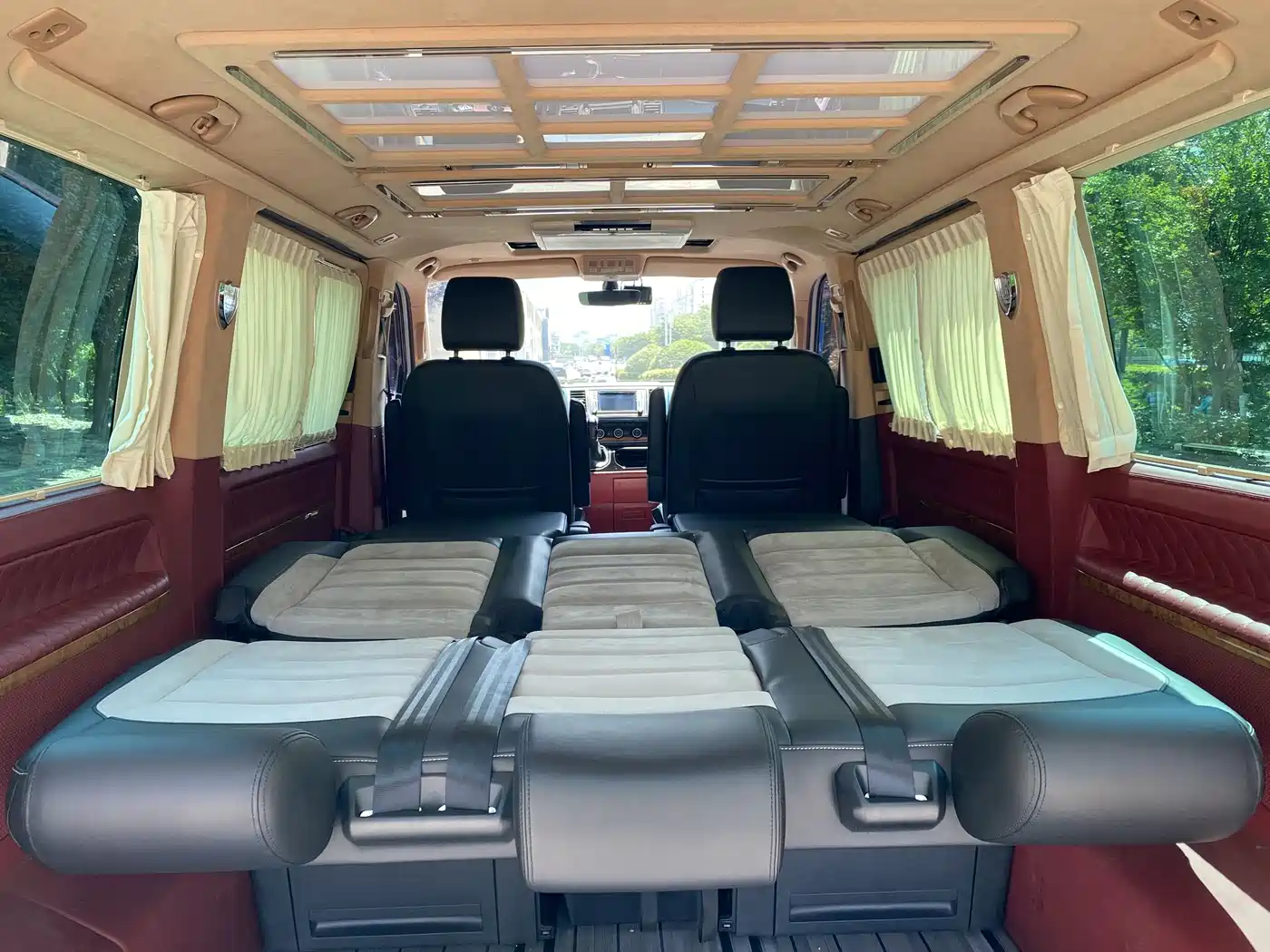 Volkswagen Multivan 2018 2.0TSI 4WD Leisure Edition 7-Seater фото 7