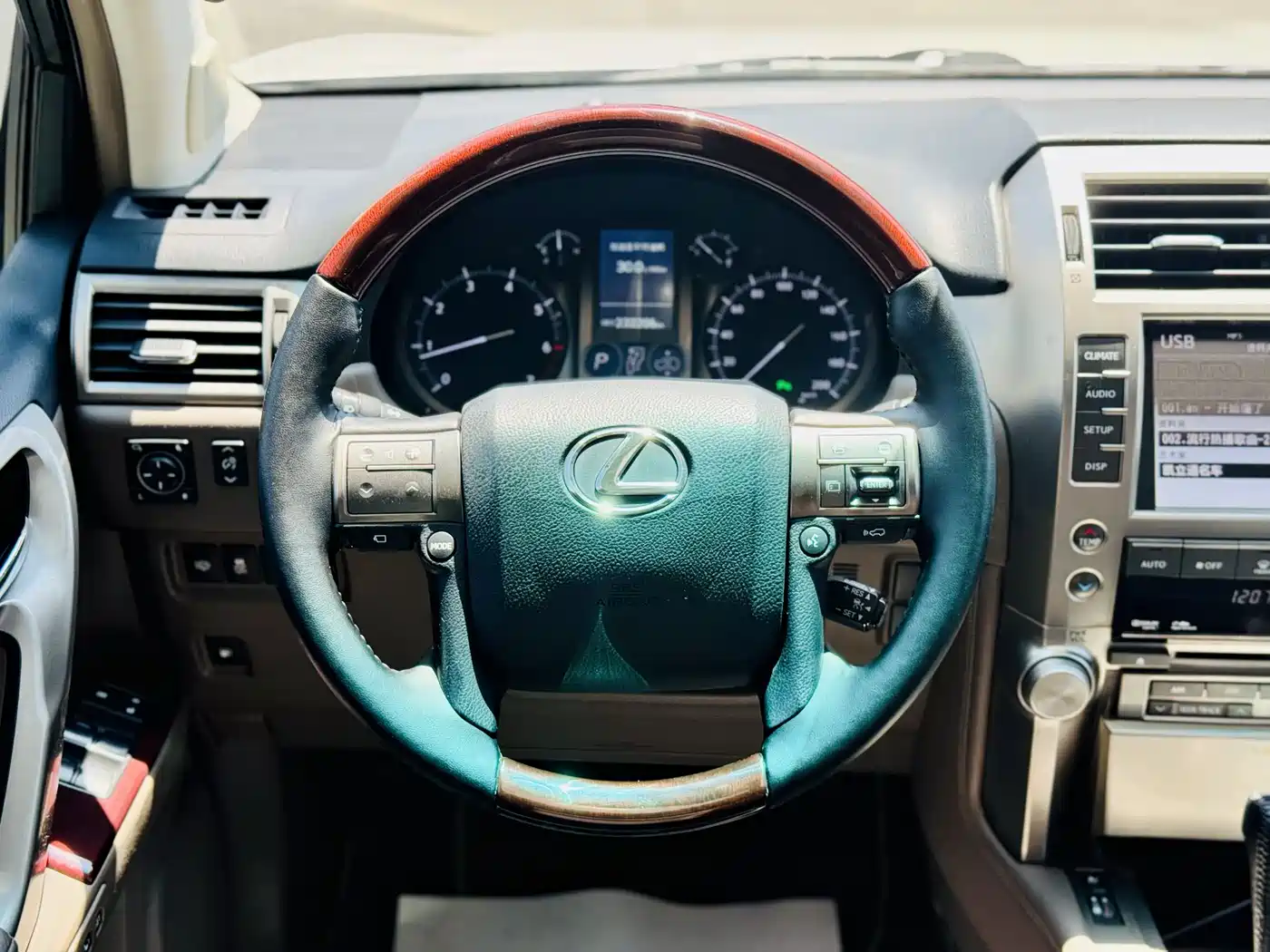 Lexus GX 2012 400 фото 13