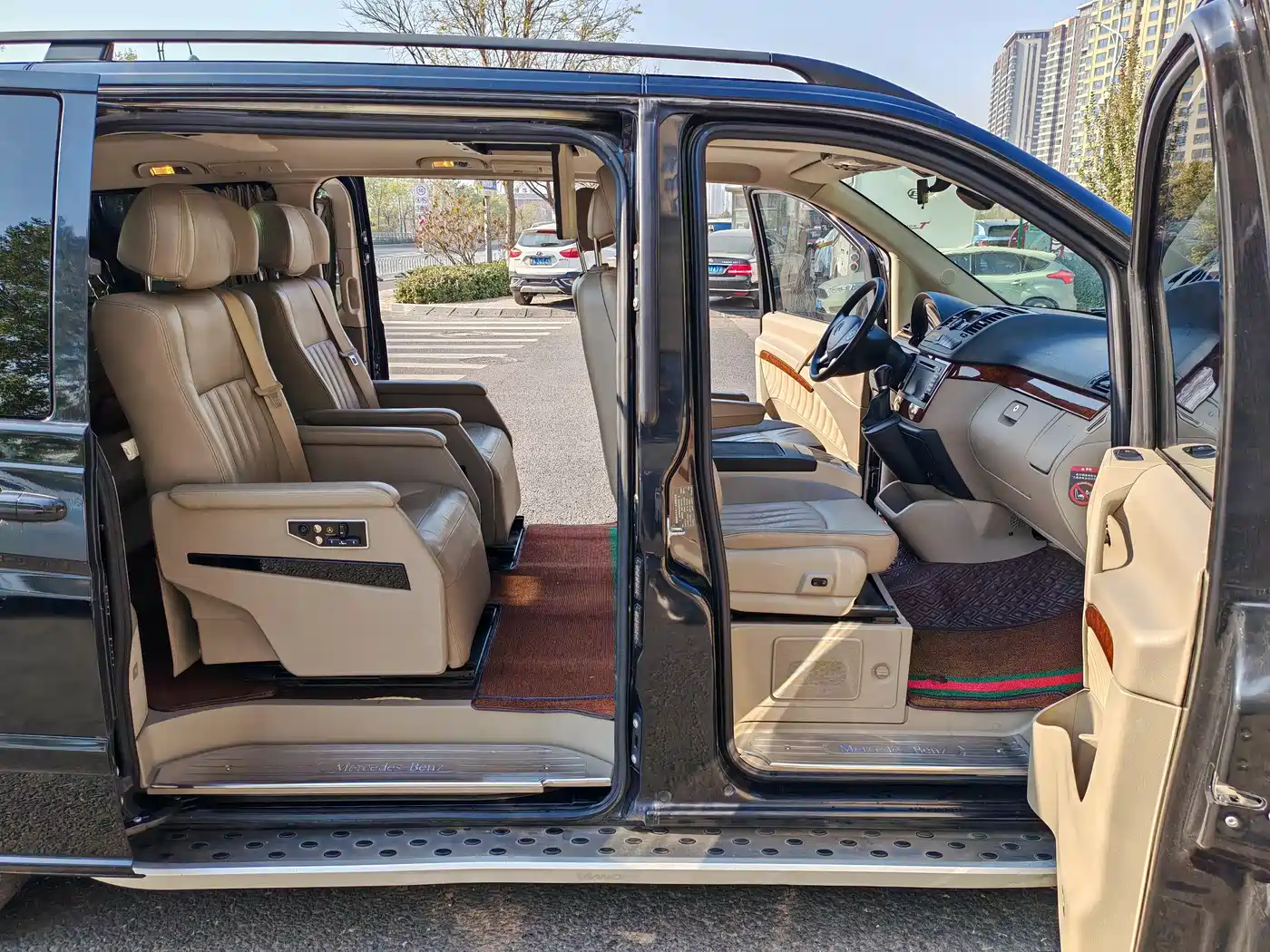 Mercedes-Benz Viano 2013 Model 3.0L Navigation Edition фото 24