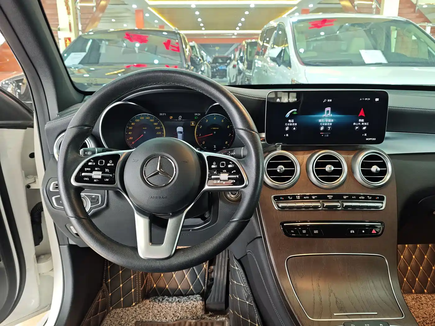 Mercedes-Benz GLC 2020 Facelift GLC 300 L 4MATIC Dynamic фото 9