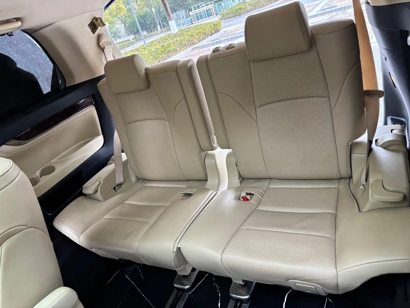 Toyota Alphard 2019 Hybrid 2.5L Luxury фото 10