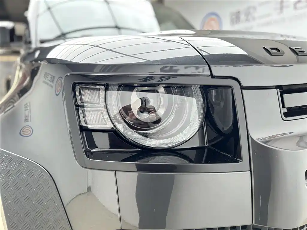 Land Rover Defender 2023 Model 110 3.0T P400 Dark Special Edition фото 5