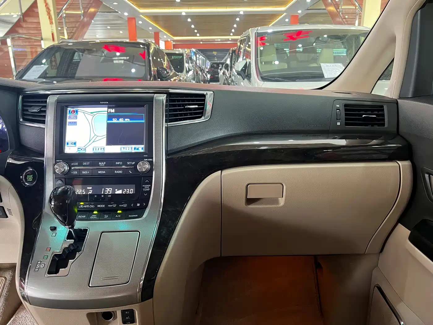 Toyota Alphard 2012 3.5L Luxury Edition фото 9