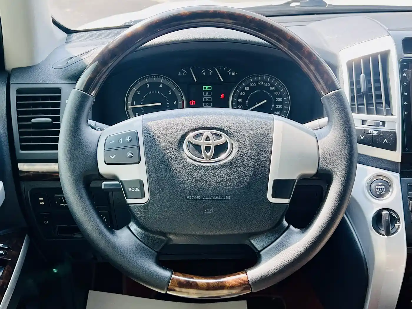 Toyota Land Cruiser (Import) 2015 4.0L V6 Middle East Low Configuration Edition фото 7