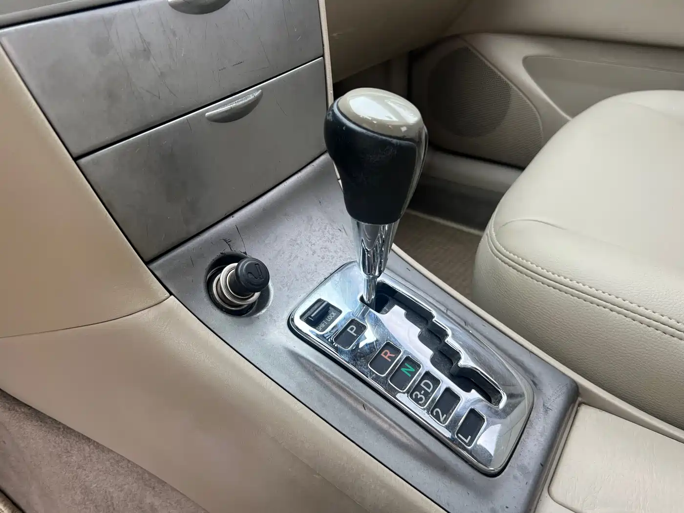 Toyota Corolla 2013 1.6L Automatic Luxury фото 14