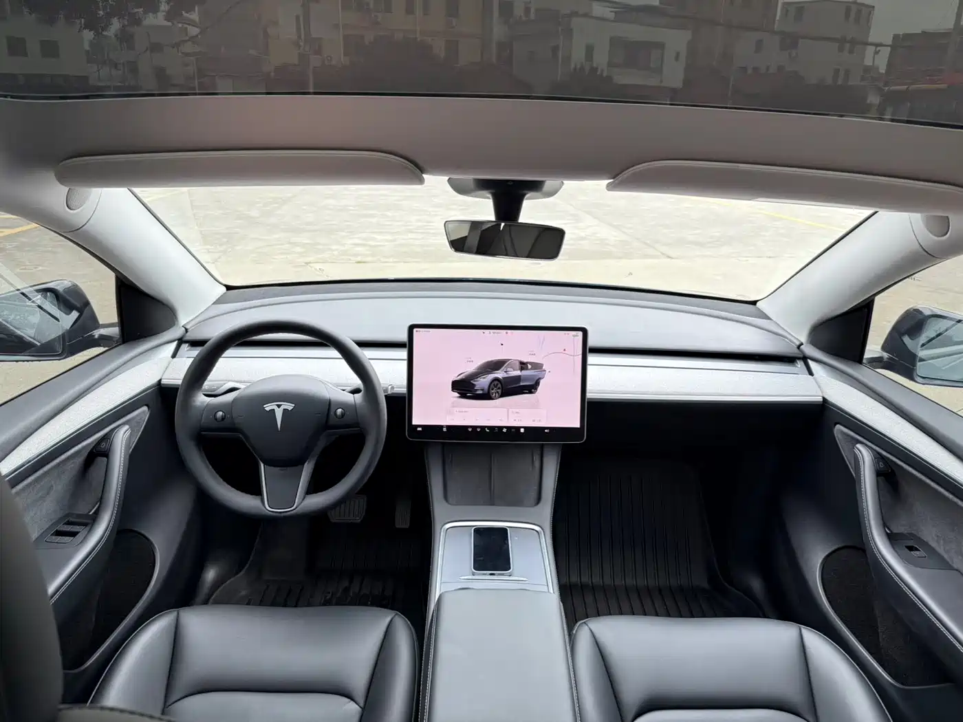 TESLA MODEL Y
