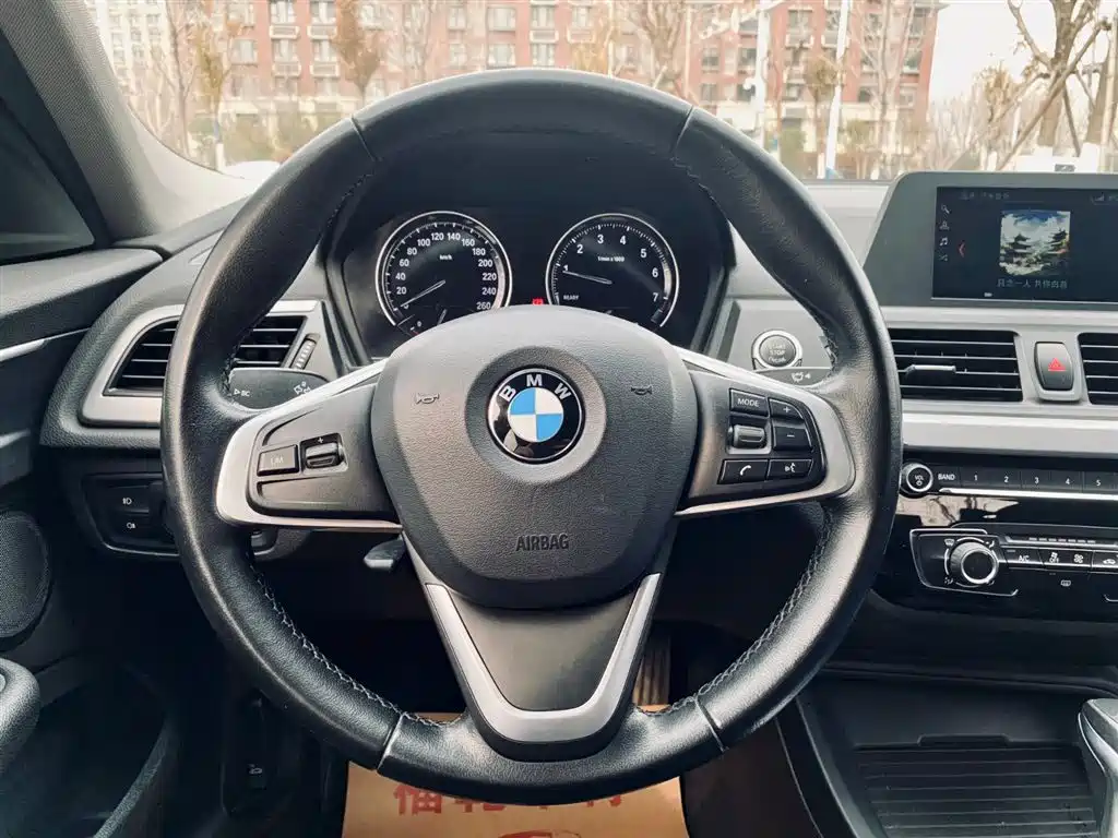 BMW 1 Series 2018 118i Fashion Edition фото 21