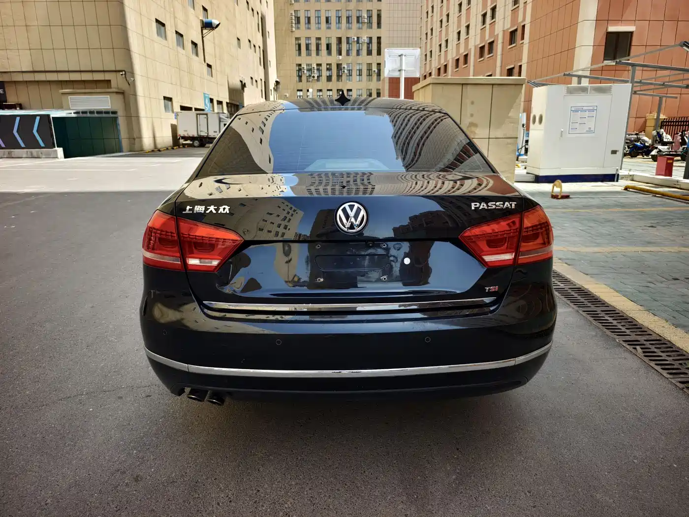 Volkswagen Passat 2014 1.8TSI DSG Luxury Edition фото 7