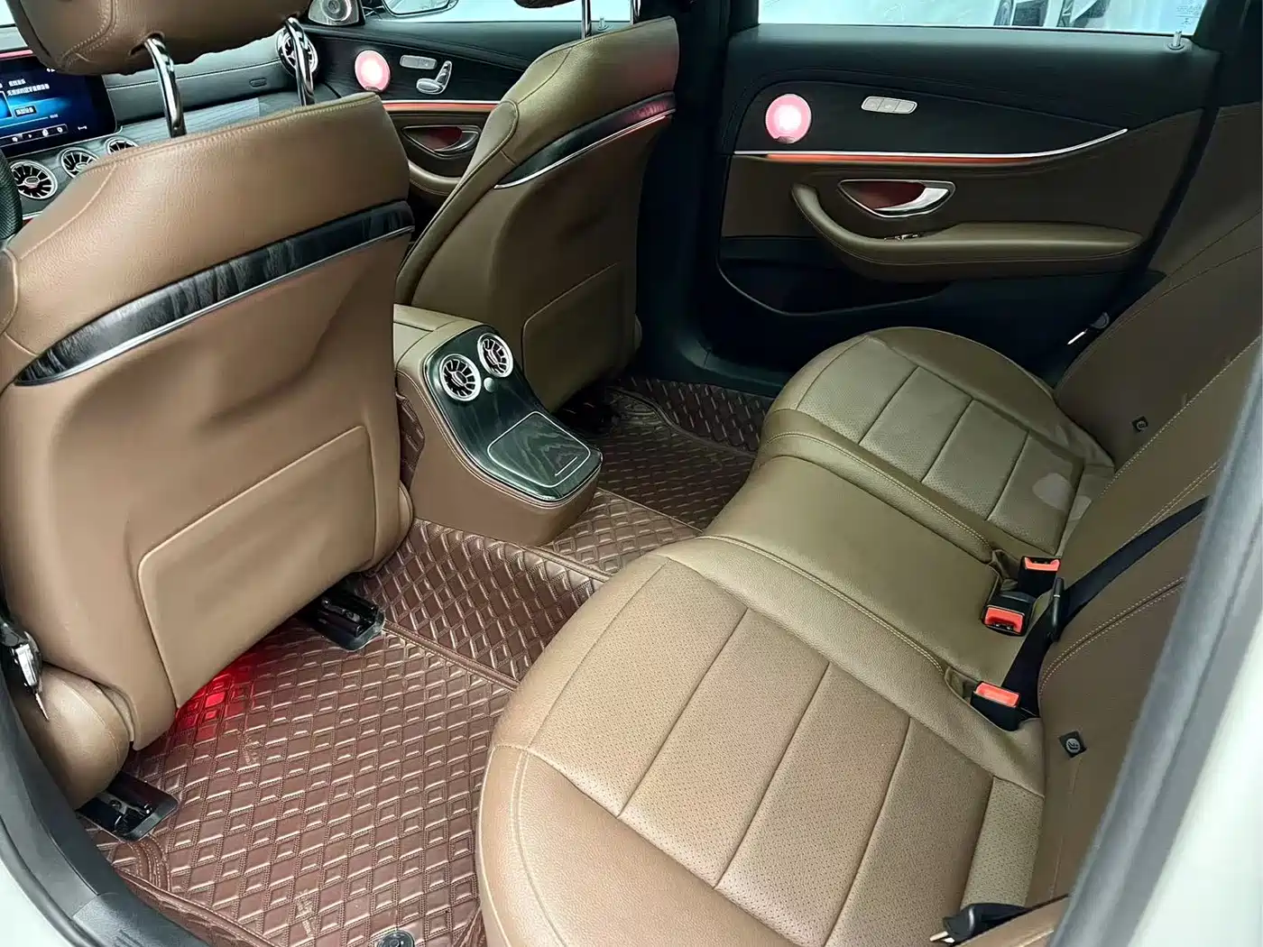 Mercedes-Benz E-Class 2022 E 300 L Sport Fashion фото 6