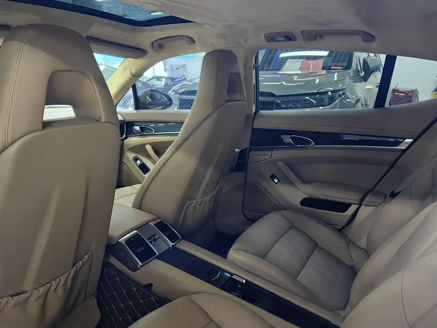 Porsche Panamera 2010 Panamera 4 3.6L фото 9
