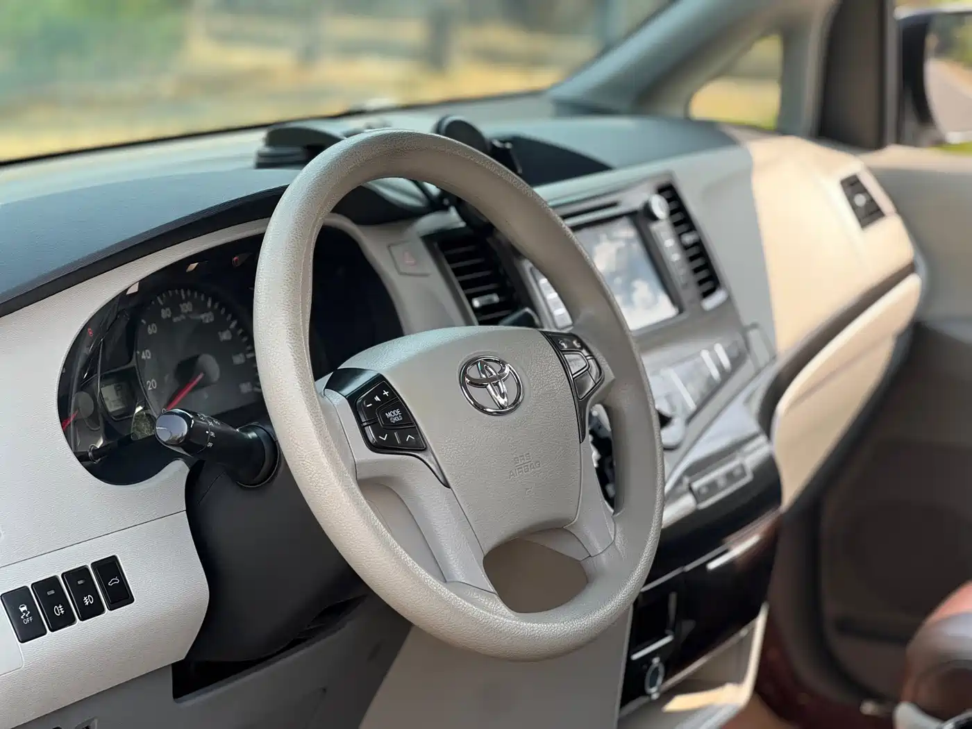 Toyota Sienna 2015 3.5L 4WD L фото 9
