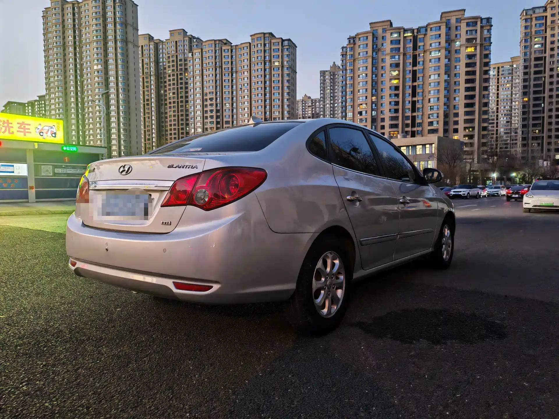 Фото 4 - Hyundai Elantra
