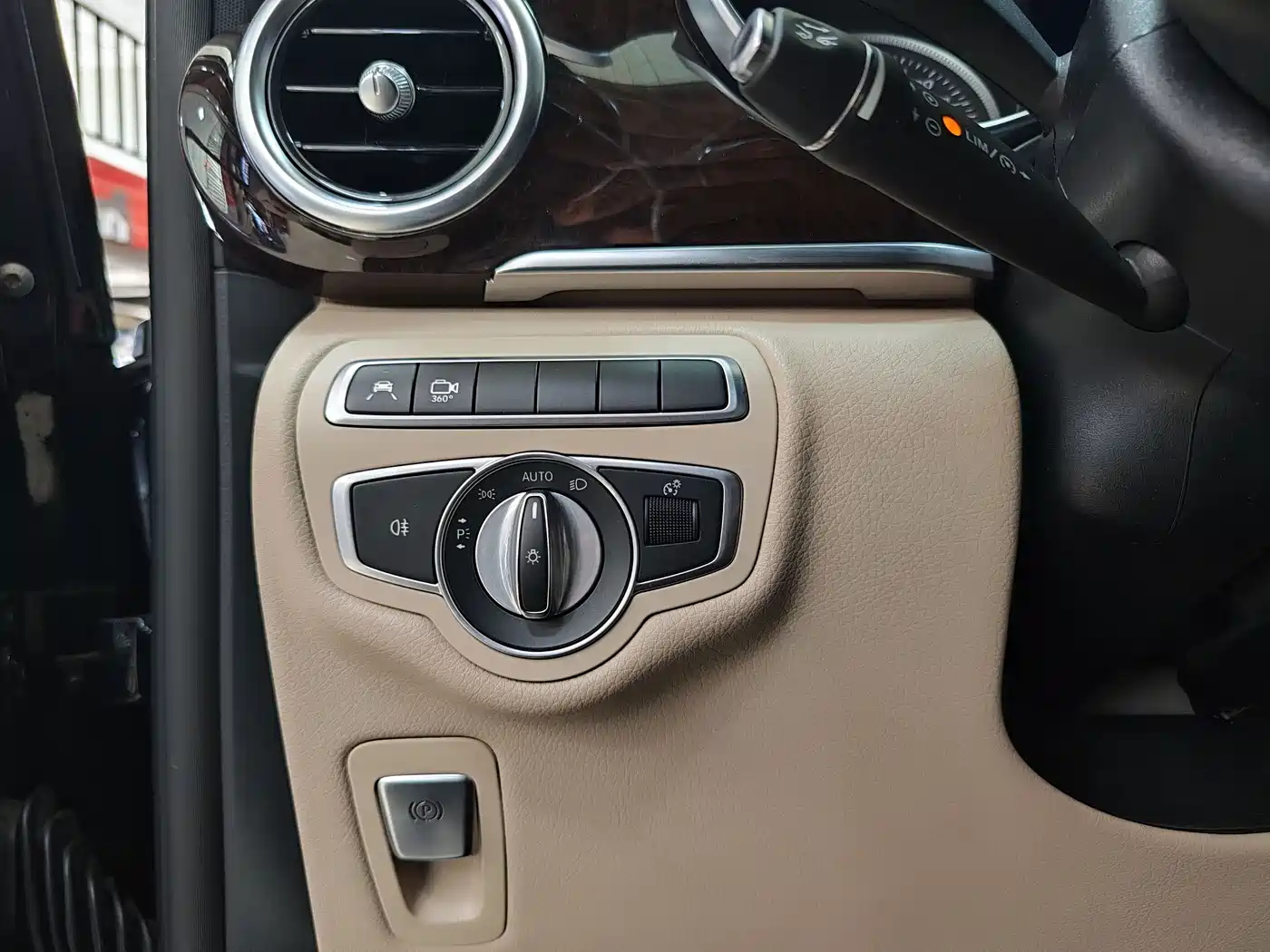 Mercedes-Benz V-Class 2018 V 260 L Premium Long Wheelbase Edition China VI фото 14