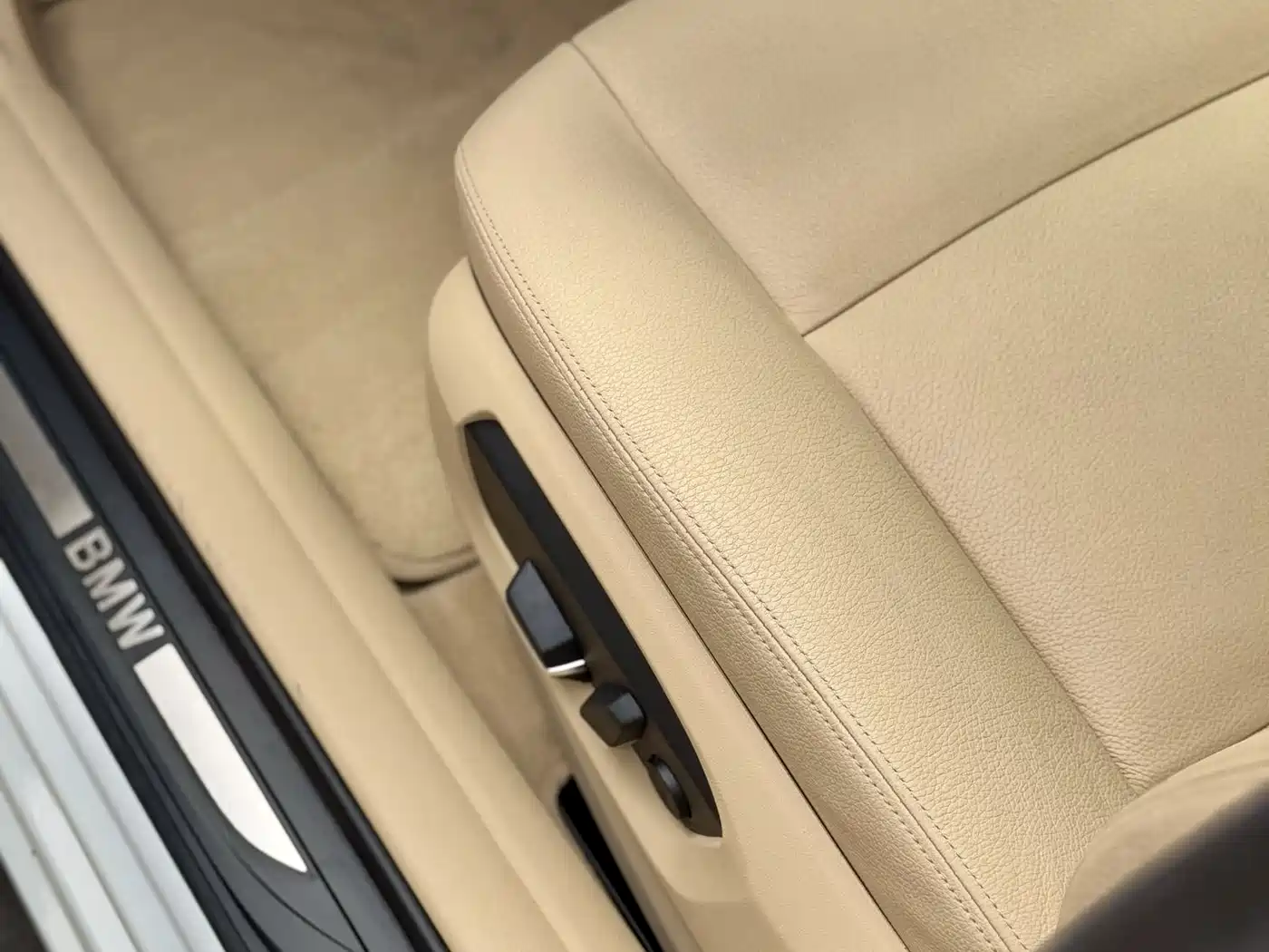 BMW 5 Series 2014 530Li Leading фото 14
